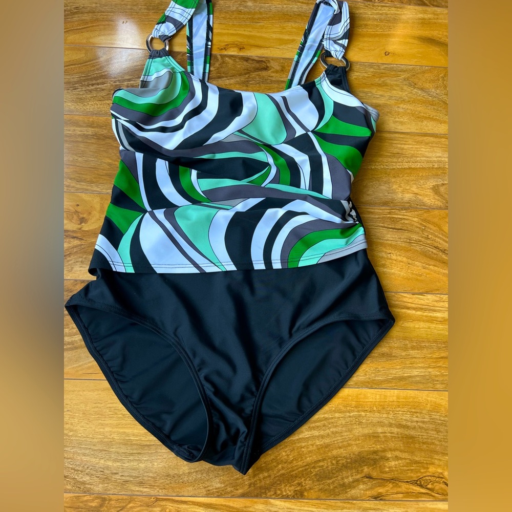 Stylish Silhouette Solution One Piece Swimsuit size 14D resort wear